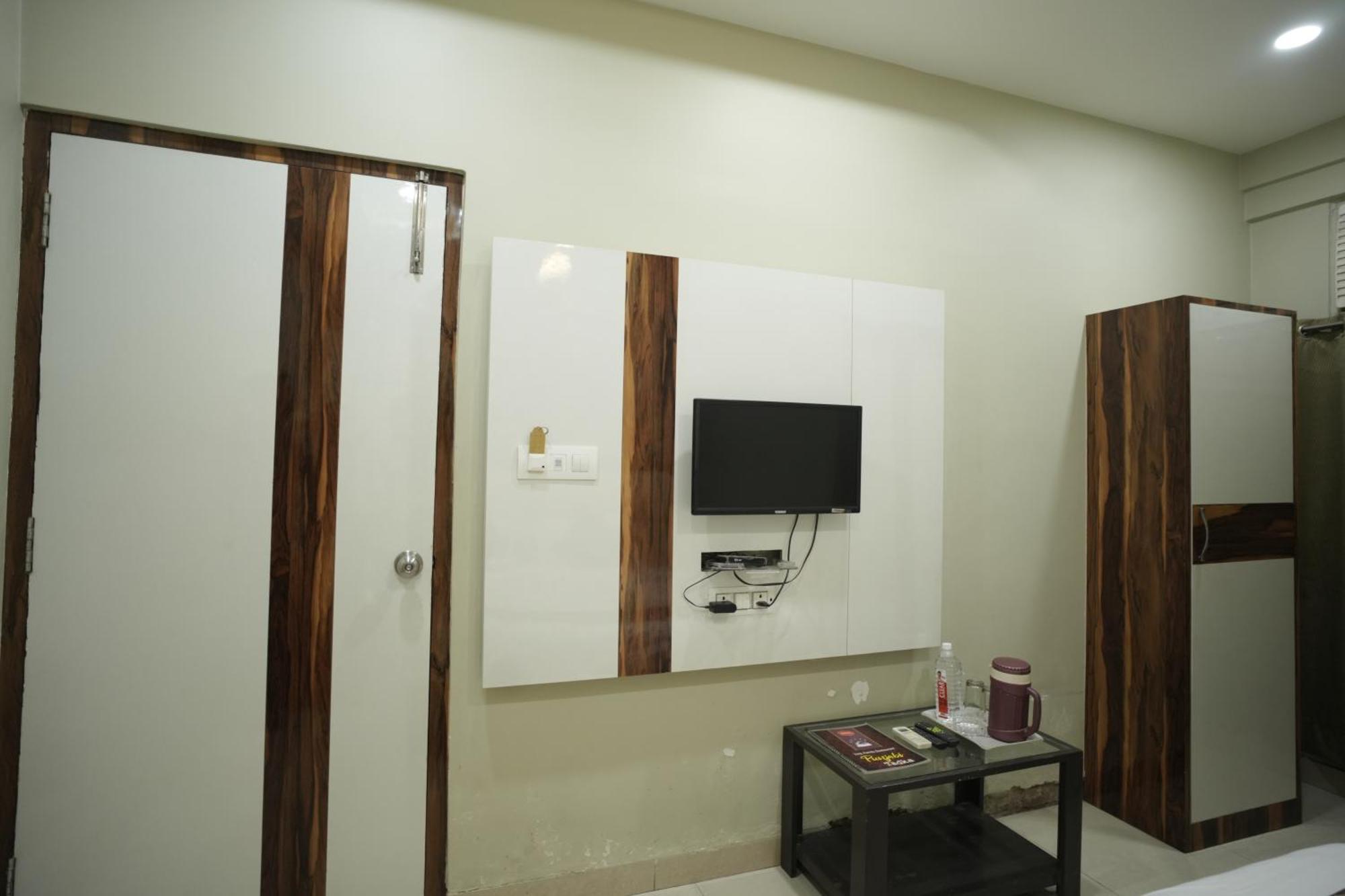 Hotel Rajkamal Near Varanasi Railway Station Екстериор снимка