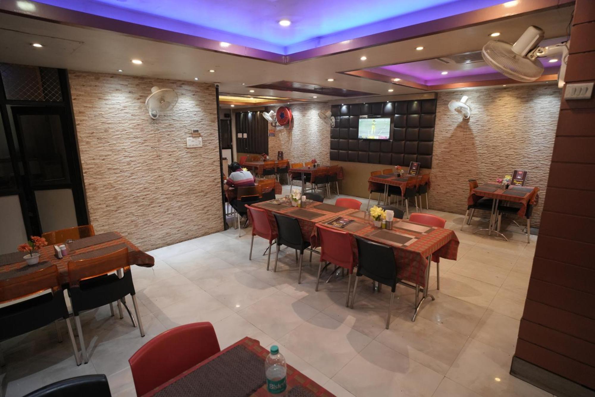 Hotel Rajkamal Near Varanasi Railway Station Екстериор снимка